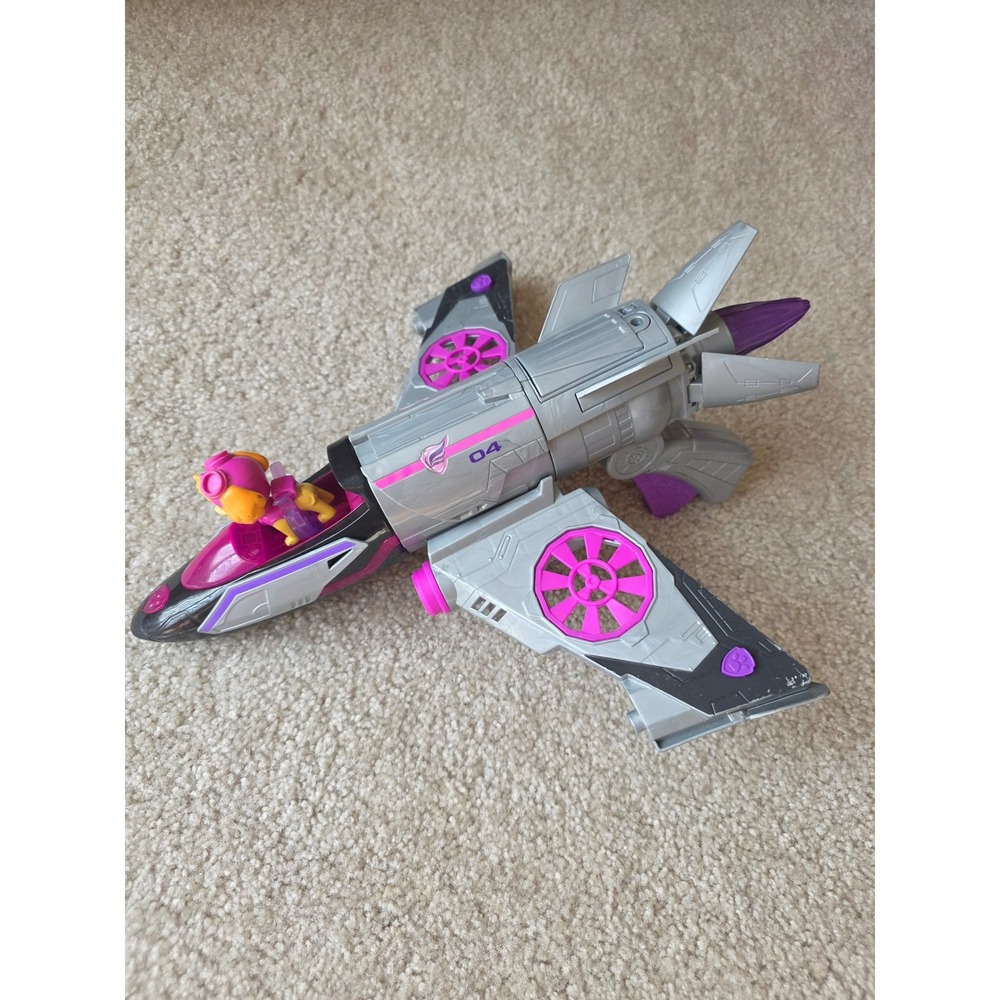 Paw Patrol Mighty Pups Super Paws Skye Deluxe Transforming Jet with Figure